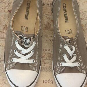 Women’s Converse Chuck Taylor Ballet Lace – Size 8 Price: $35